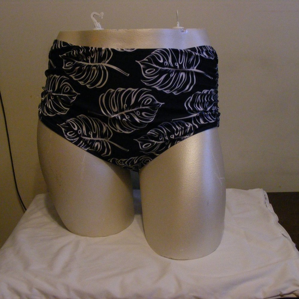 NWOT Navy/White Leaves Swimsuit Bottoms Sz XXXL